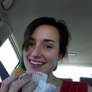 Meet your Posher, Arielle